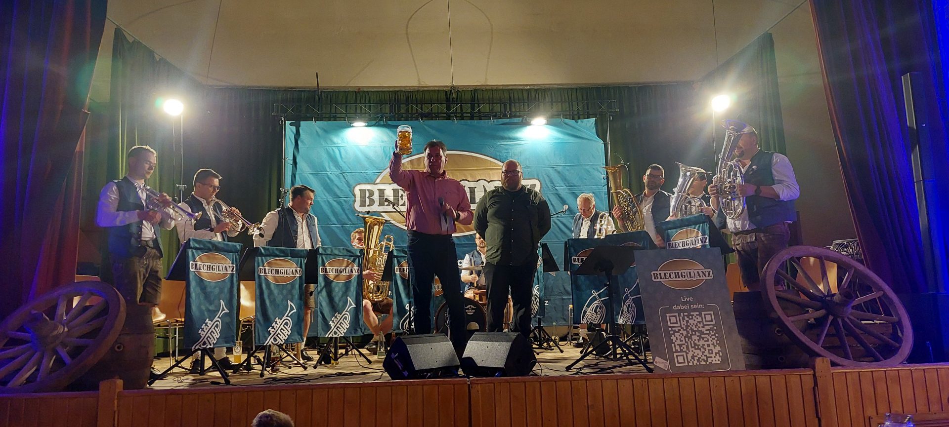 Bürgermeister prostet zu