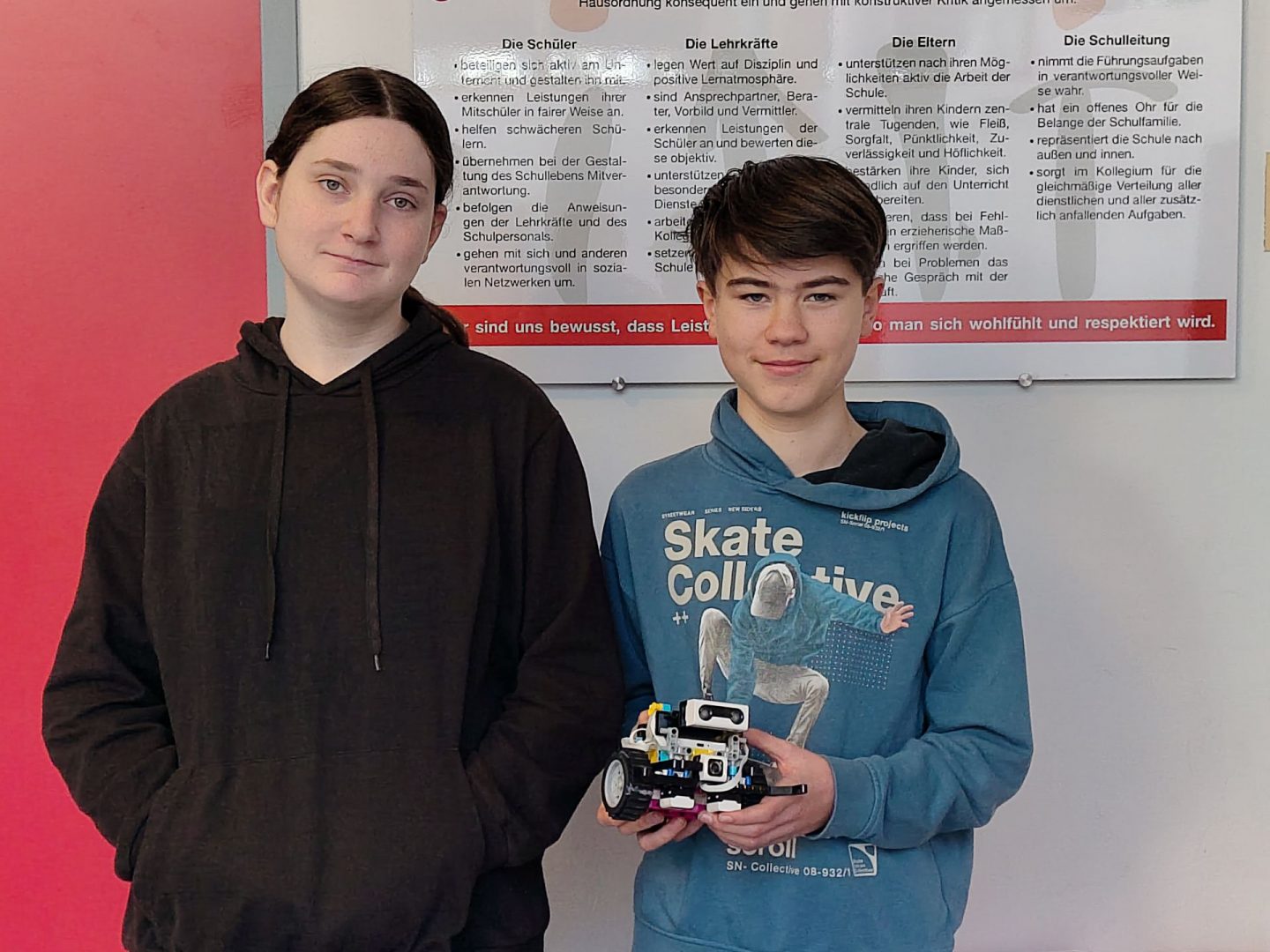 as Team Robobron der Realschule Heilsbronn, Sven Haupt und Adrian Brimmer (v.l.)